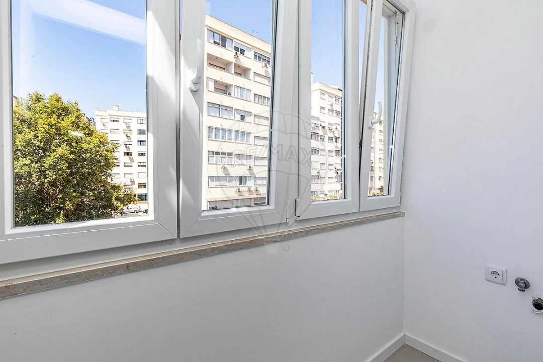 Apartamento T2 para Arrendamento em Benfica Foto 1