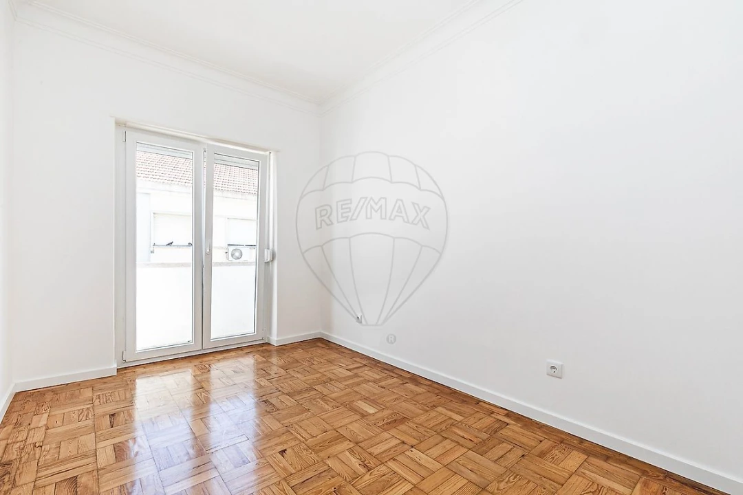Apartamento T2 para Arrendamento em Benfica Foto 11