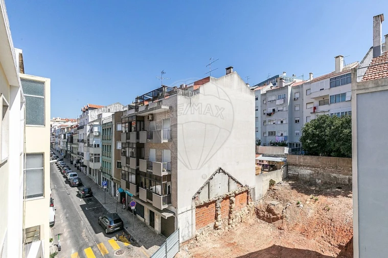Apartamento T2 para Arrendamento em Benfica Foto 5