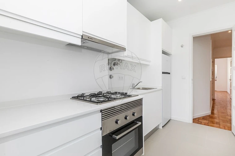 Apartamento T2 para Arrendamento em Benfica Foto 3