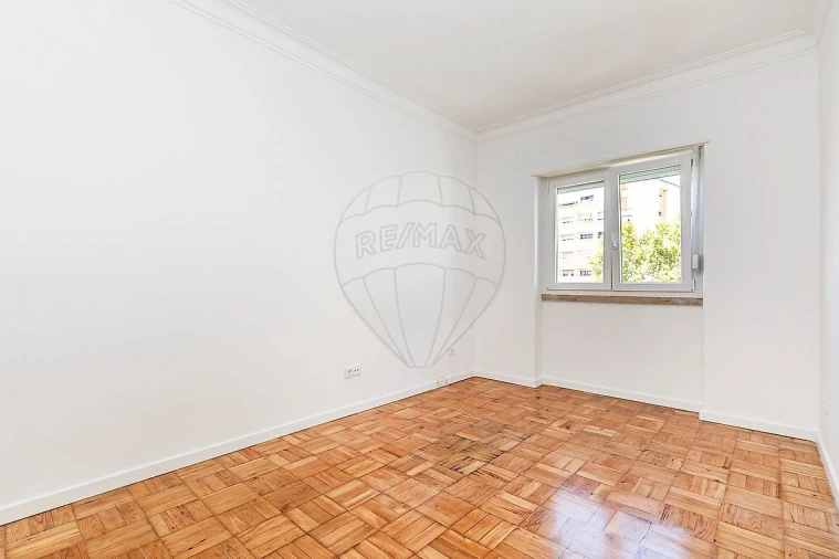 Apartamento T2 para Arrendamento em Benfica Foto 10