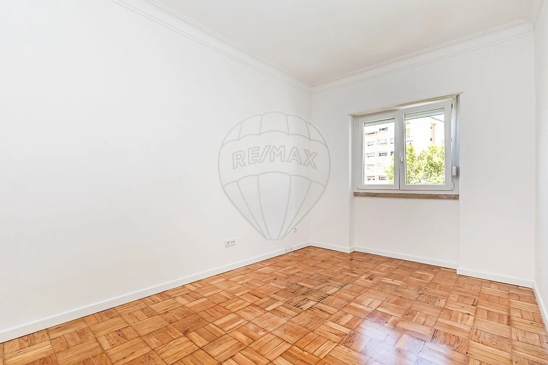 Apartamento T2 para Arrendamento em Benfica Foto 10