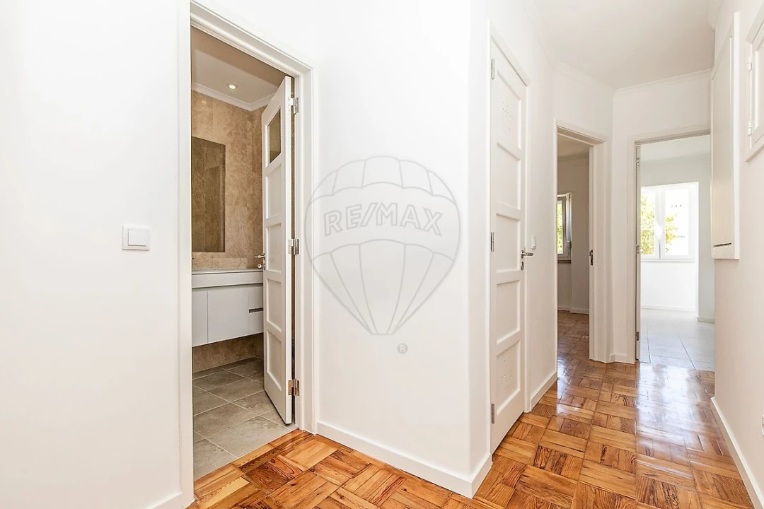 Apartamento T2 para Arrendamento em Benfica Foto 6