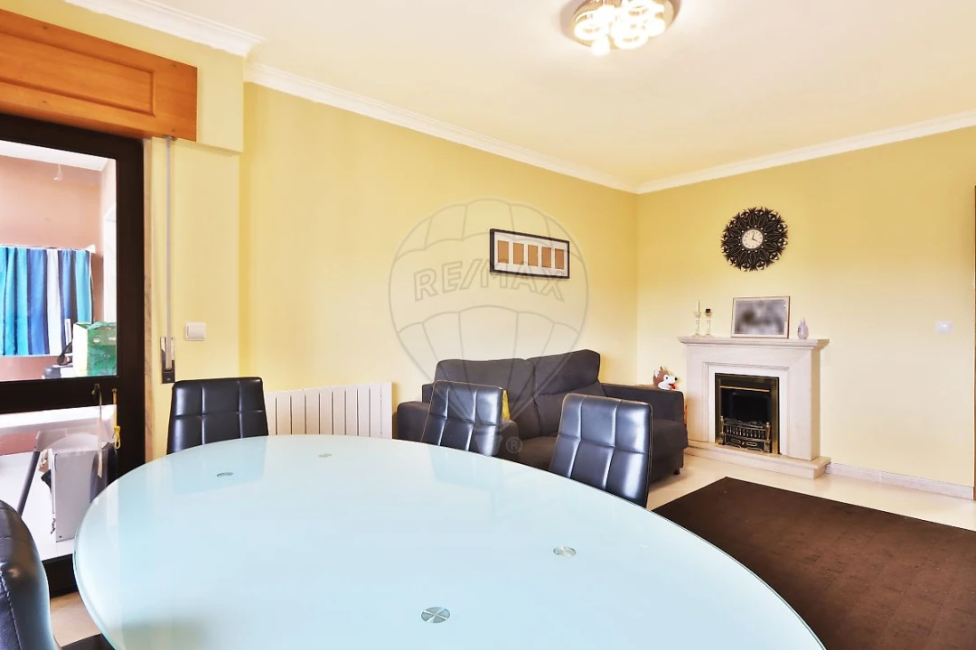 Apartamento T2 para Arrendamento em Cacém e São Marcos Foto 1