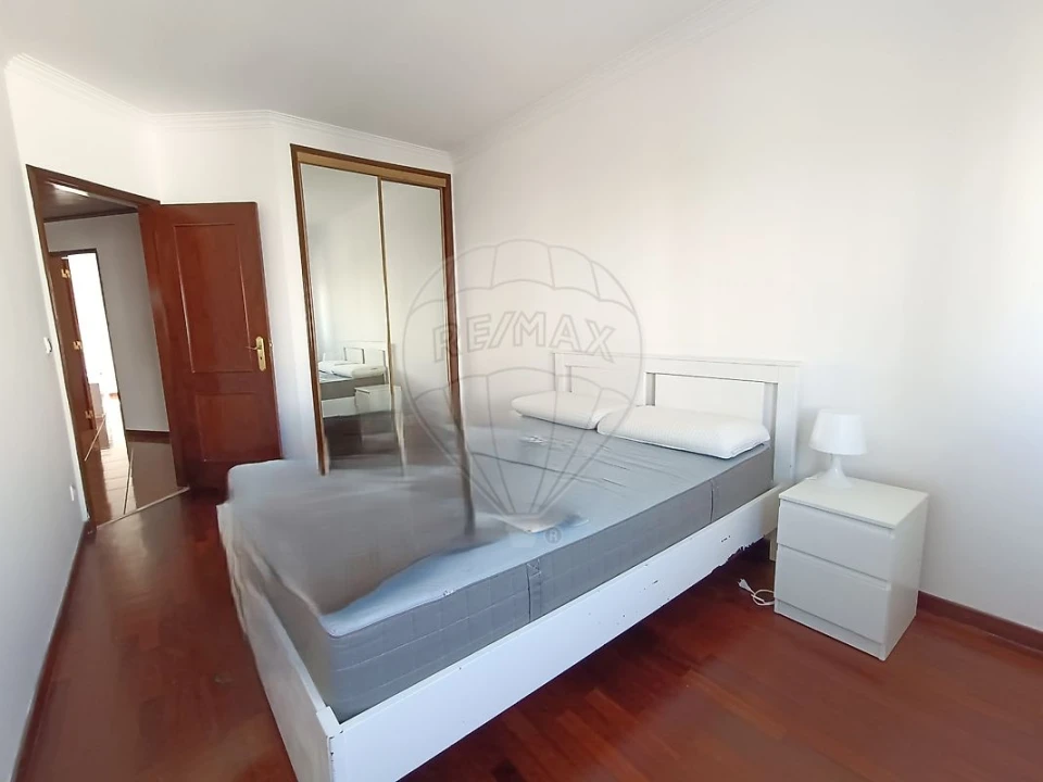 Apartamento T2 para Arrendamento em Rio de Mouro Foto 12