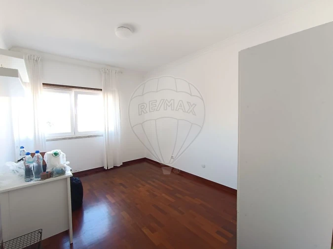 Apartamento T2 para Arrendamento em Rio de Mouro Foto 13