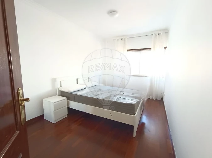 Apartamento T2 para Arrendamento em Rio de Mouro Foto 14