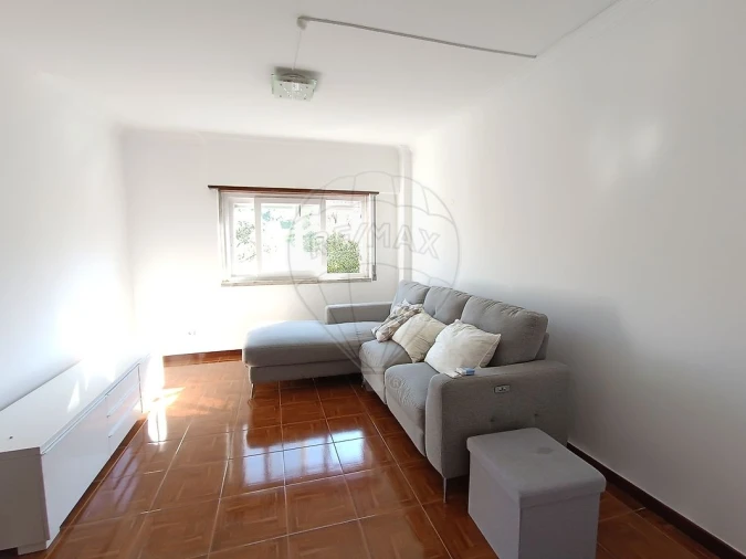 Apartamento T2 para Arrendamento em Rio de Mouro Foto 15