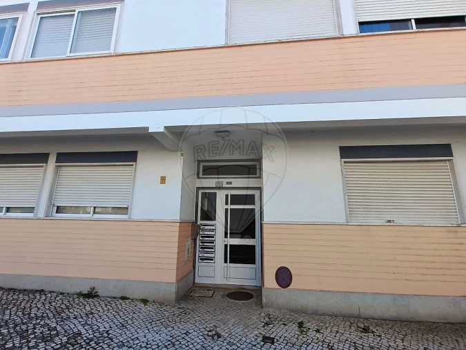 Apartamento T2 para Arrendamento em Rio de Mouro Foto 7