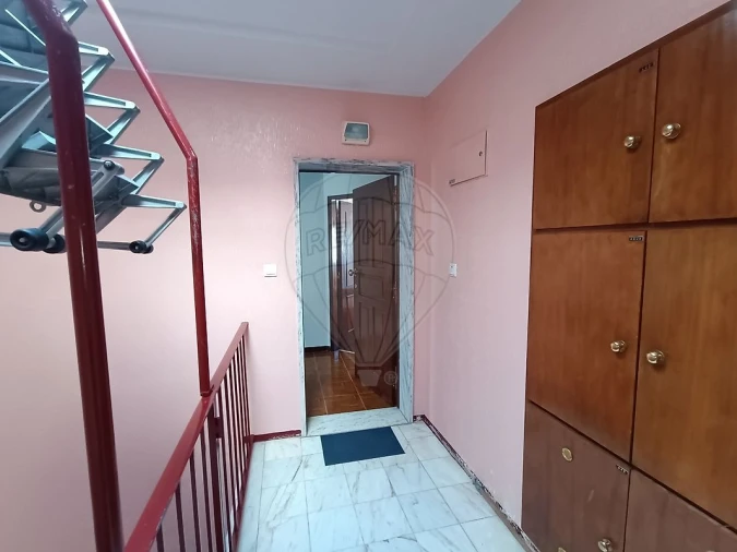 Apartamento T2 para Arrendamento em Rio de Mouro Foto 6