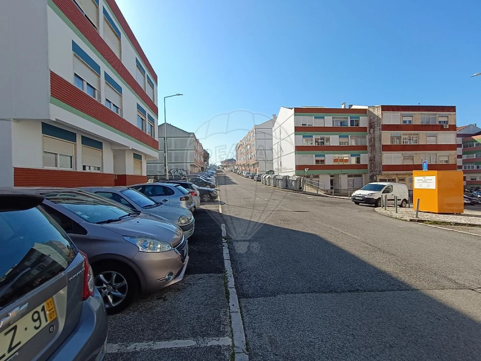 Apartamento T2 para Arrendamento em Rio de Mouro Foto 9