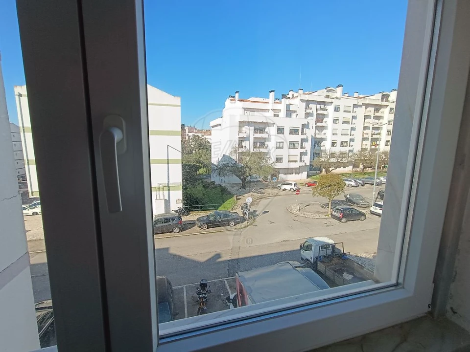 Apartamento T2 para Arrendamento em Rio de Mouro Foto 5