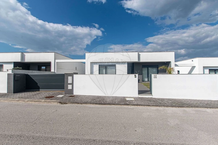 Moradia T3 para Venda em Benedita Foto 3