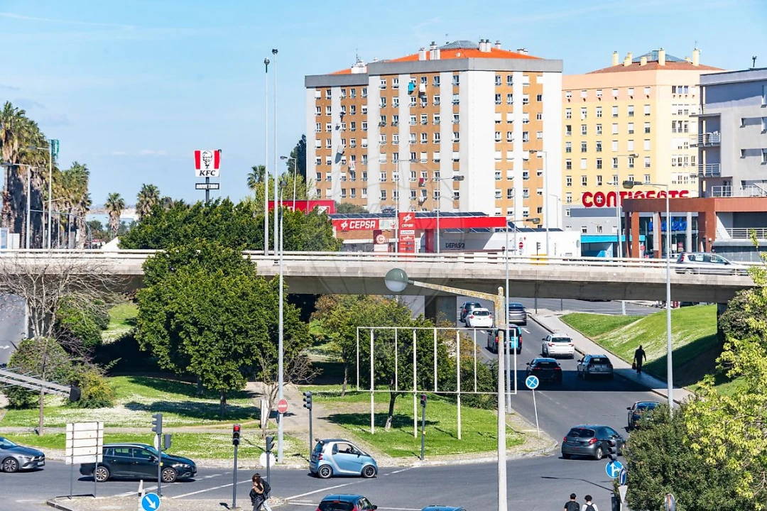 Apartamento T2 para Arrendamento em Olivais Foto 19