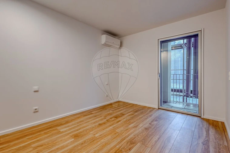 Apartamento T1 para Venda em Campanhã Foto 3