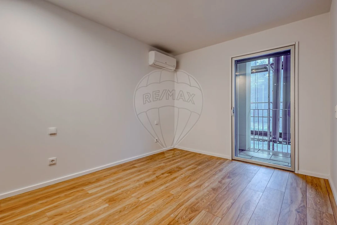 Apartamento T1 para Venda em Campanhã Foto 3