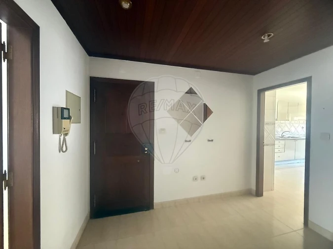 Apartamento T3 para Venda em Seixal, Arrentela e Aldeia de Paio Pires Foto 9