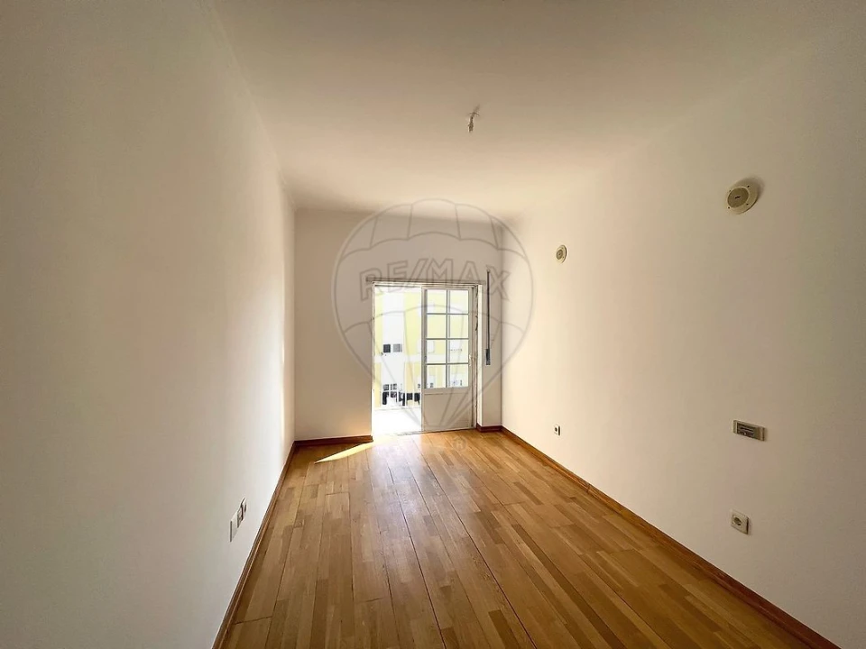 Apartamento T3 para Venda em Seixal, Arrentela e Aldeia de Paio Pires Foto 25