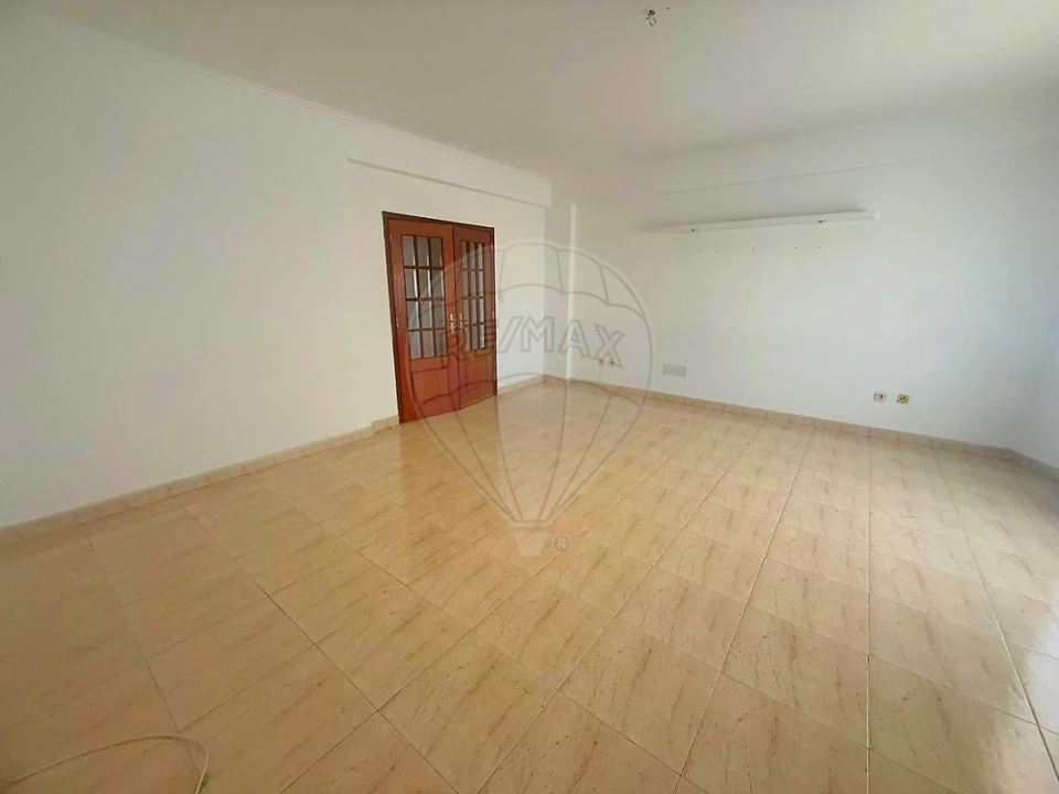 Apartamento T3 para Venda em Seixal, Arrentela e Aldeia de Paio Pires Foto 3