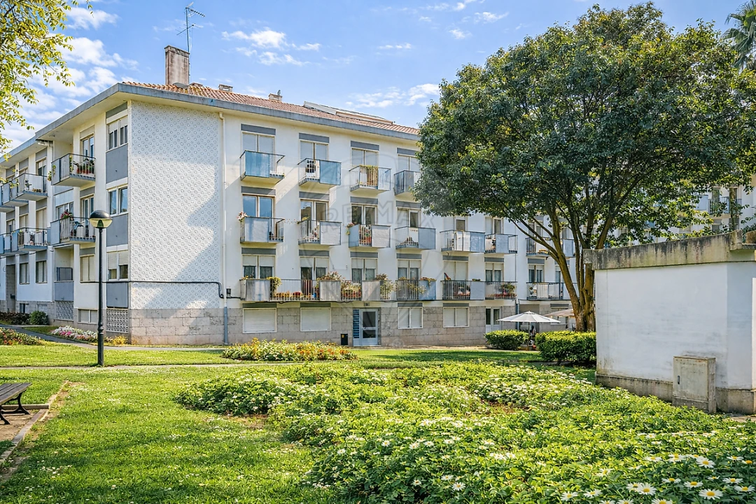 Apartamento T2 para Venda em Carnaxide e Queijas Foto 2