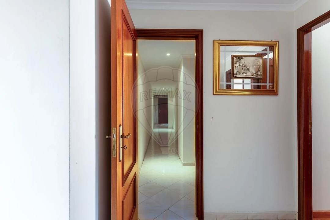 Apartamento T3 para Venda em Rio de Mouro Foto 3