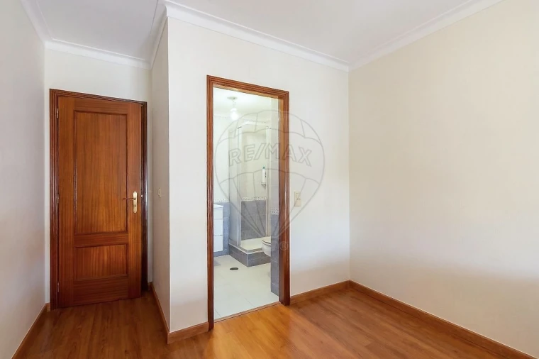 Apartamento T3 para Venda em Rio de Mouro Foto 15