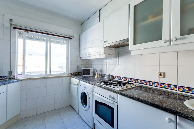 Apartamento T3 para Venda em Rio de Mouro Foto 12