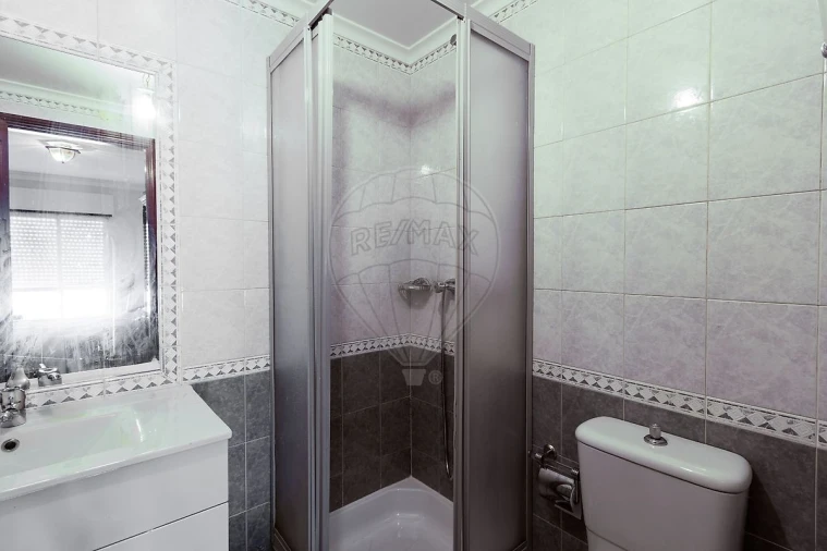 Apartamento T3 para Venda em Rio de Mouro Foto 17