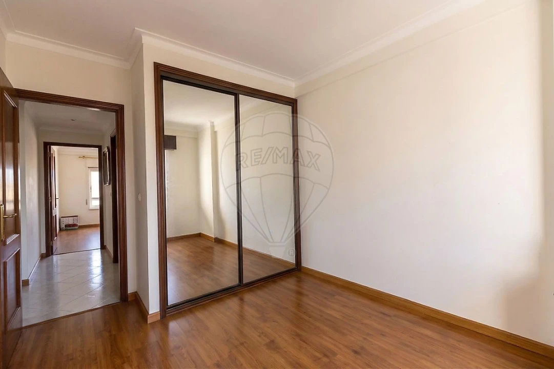 Apartamento T3 para Venda em Rio de Mouro Foto 2