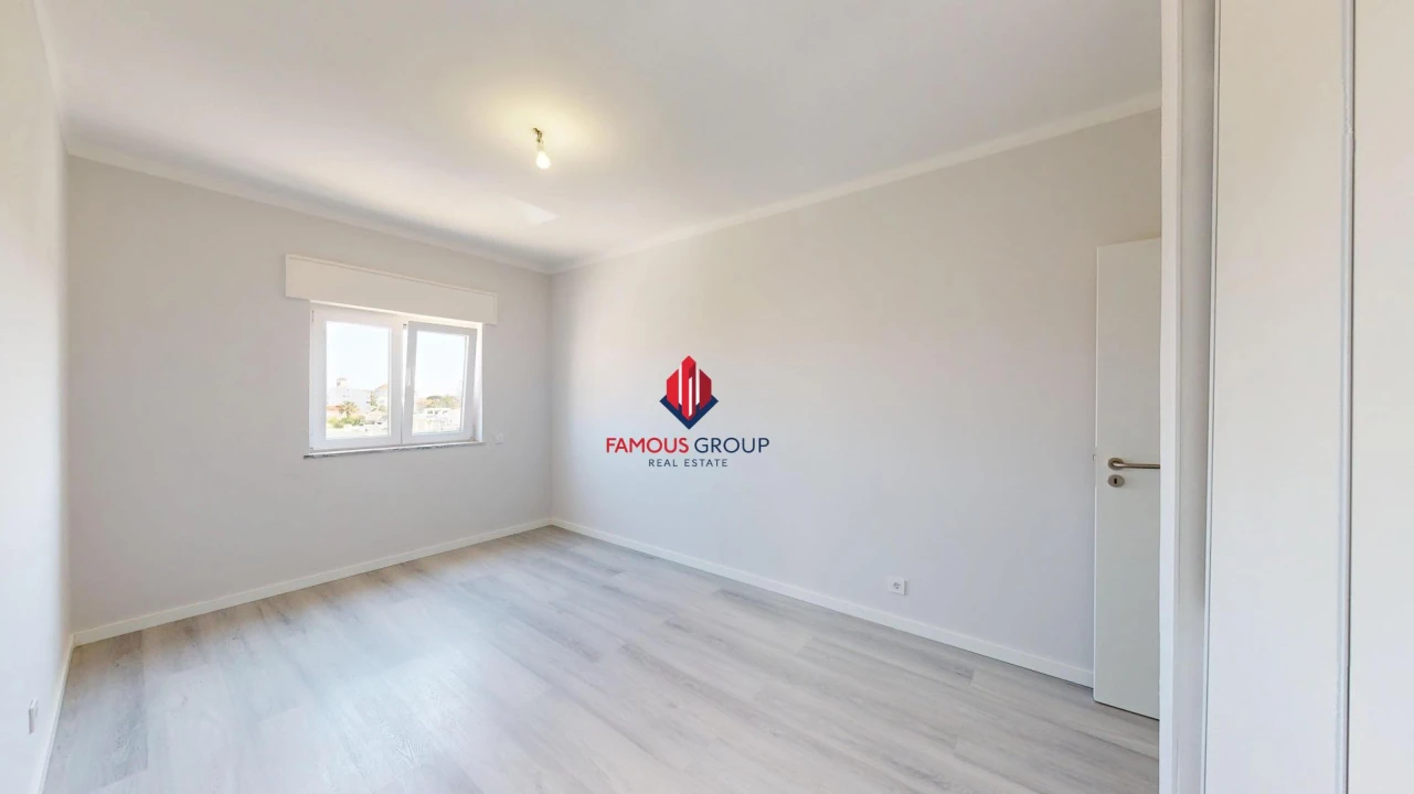 Apartamento T2 para Venda em Quarteira Foto 11