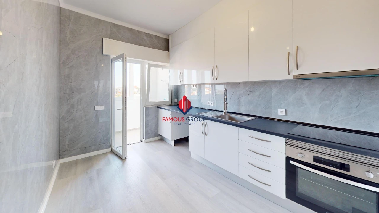 Apartamento T2 para Venda em Quarteira Foto 2