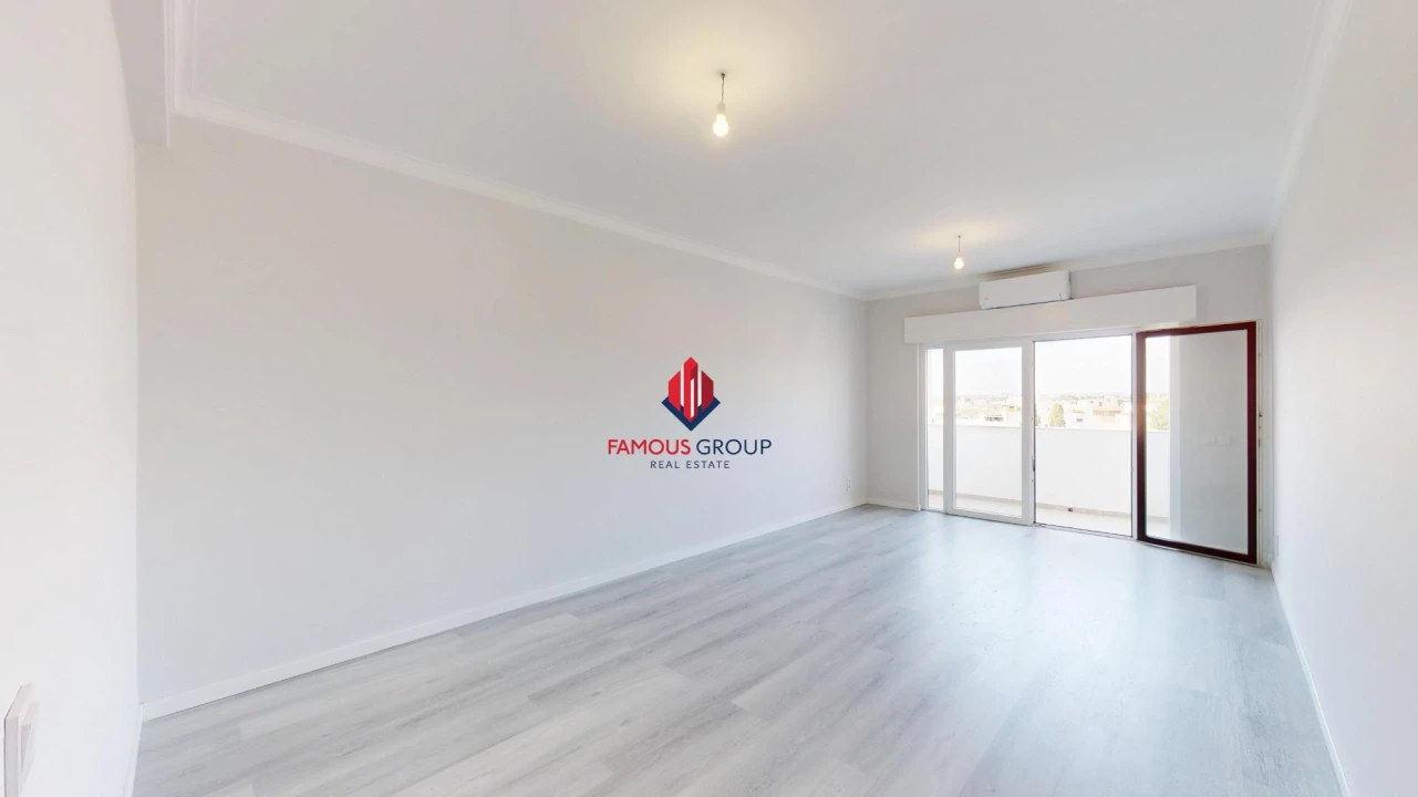 Apartamento T2 para Venda em Quarteira Foto 23