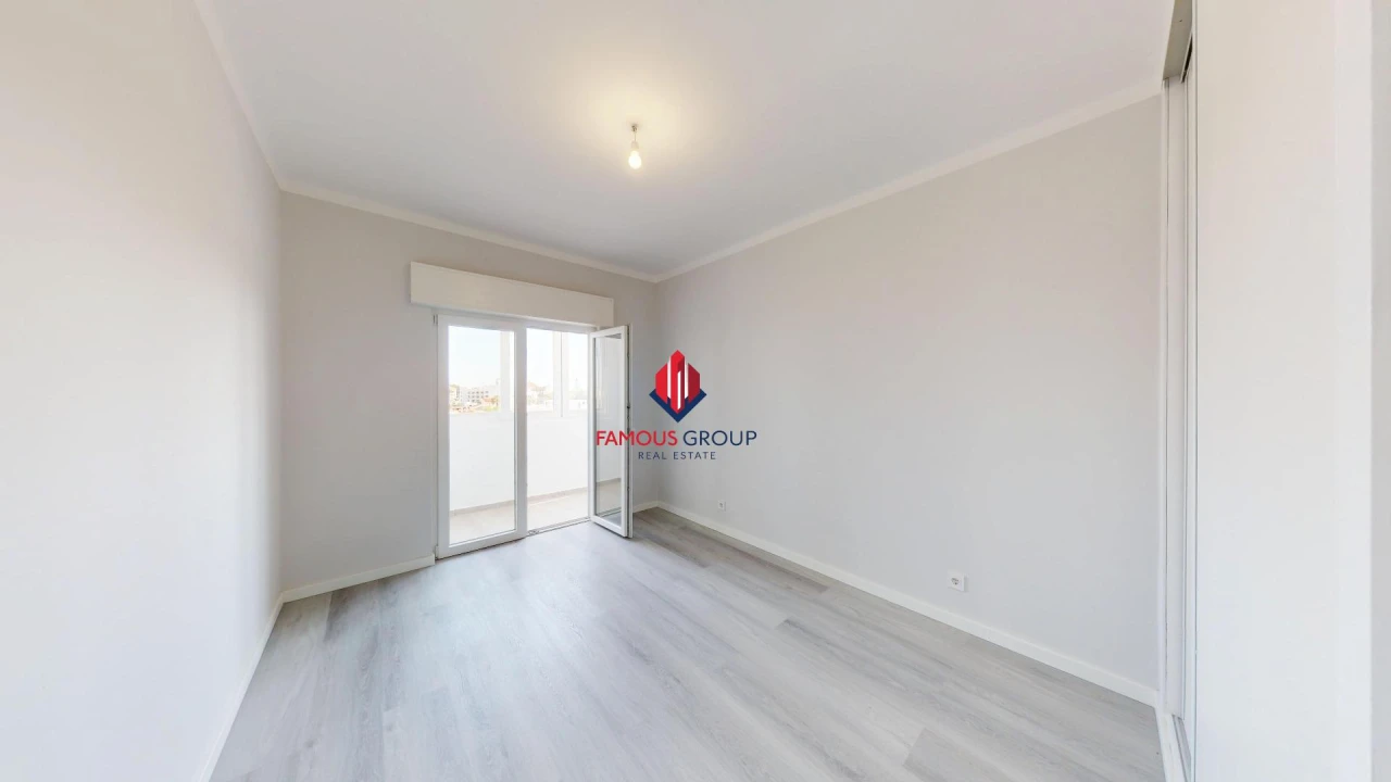 Apartamento T2 para Venda em Quarteira Foto 41