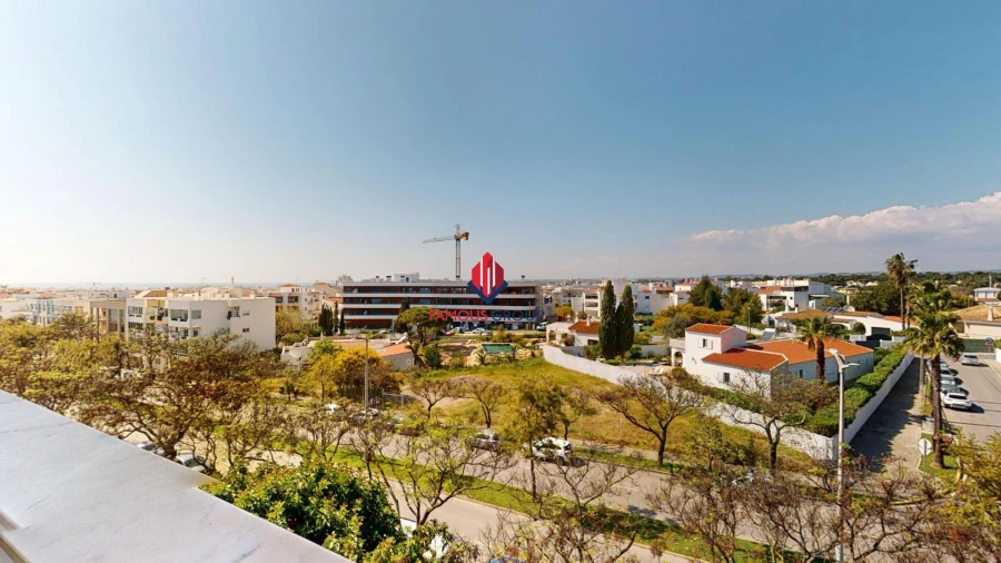 Apartamento T2 para Venda em Quarteira Foto 3