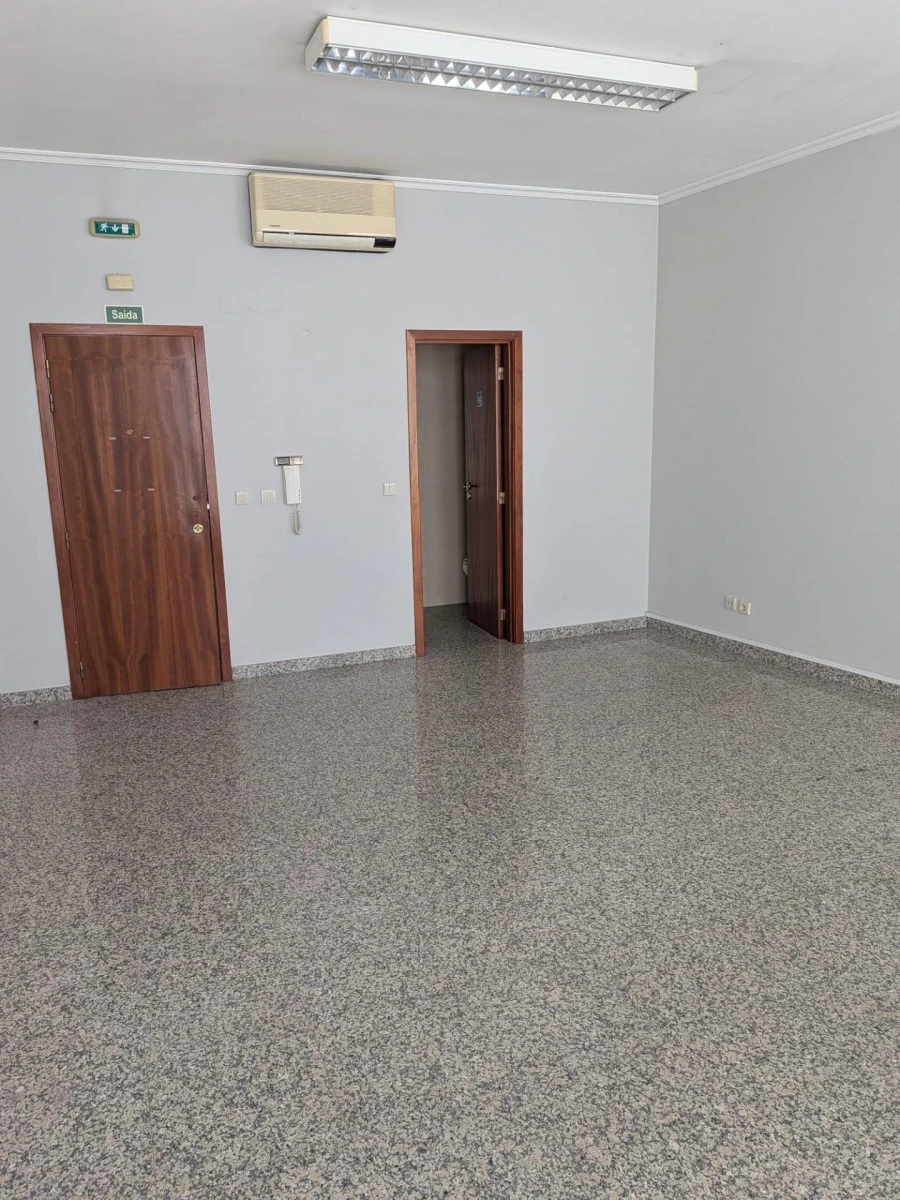 Escritório para Arrendamento em Braga (São José de São Lázaro e São João do Souto) Foto 7