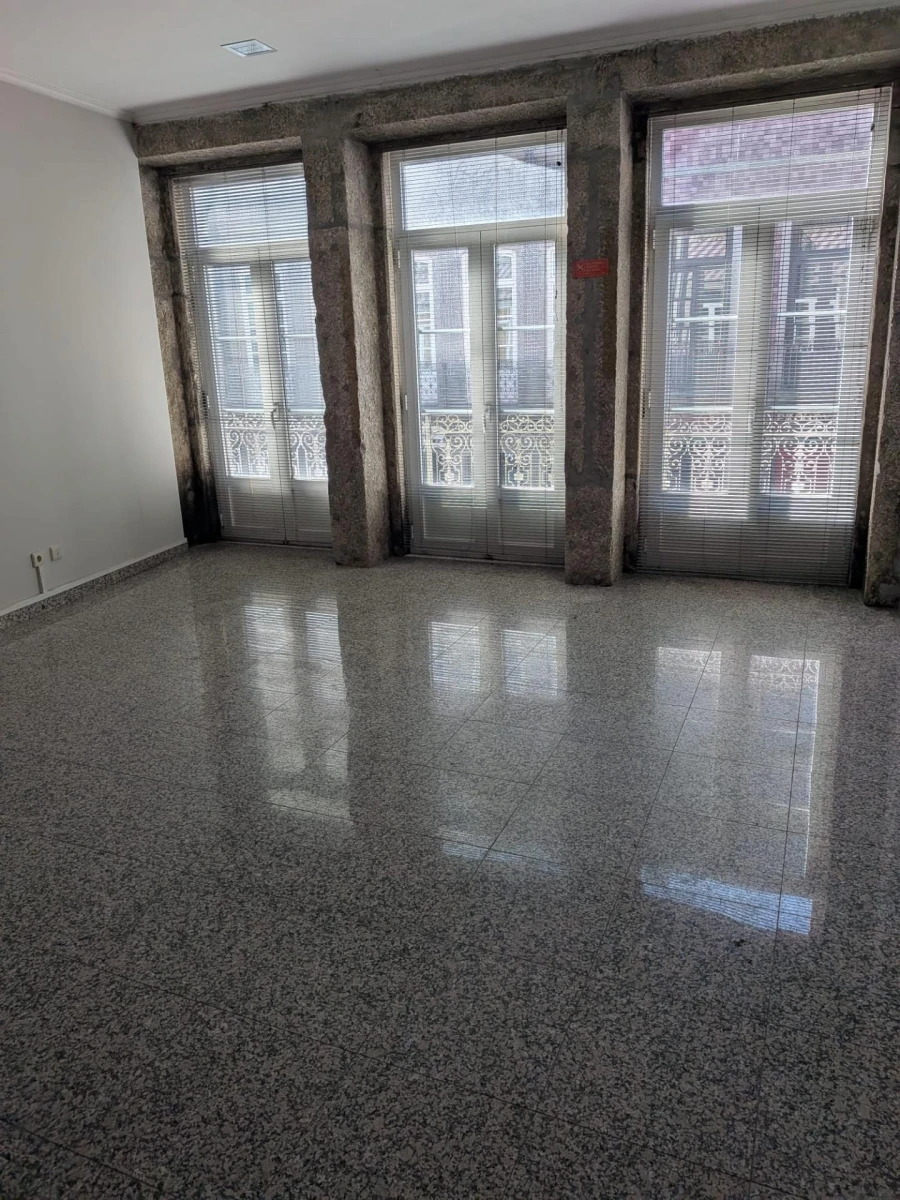 Escritório para Arrendamento em Braga (São José de São Lázaro e São João do Souto) Foto 2