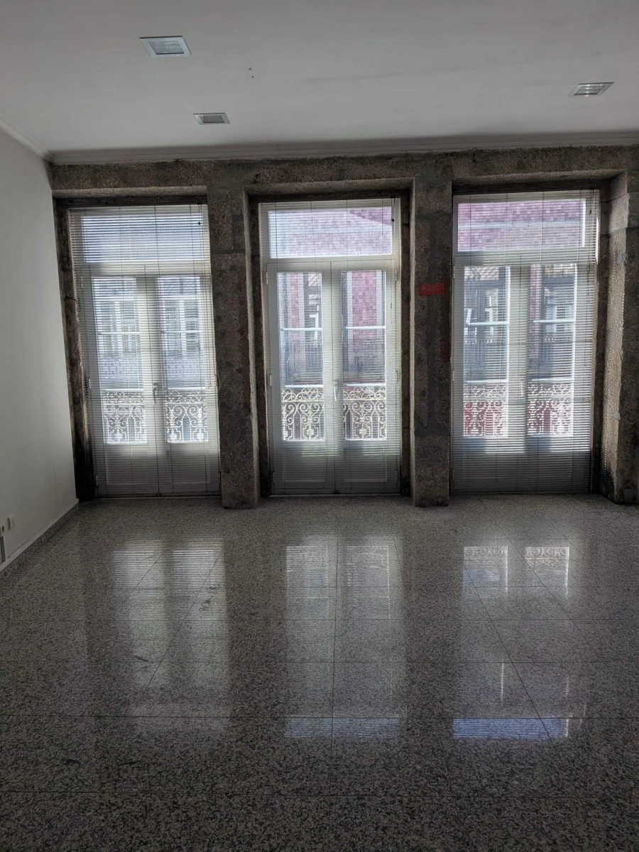 Escritório para Arrendamento em Braga (São José de São Lázaro e São João do Souto) Foto 3