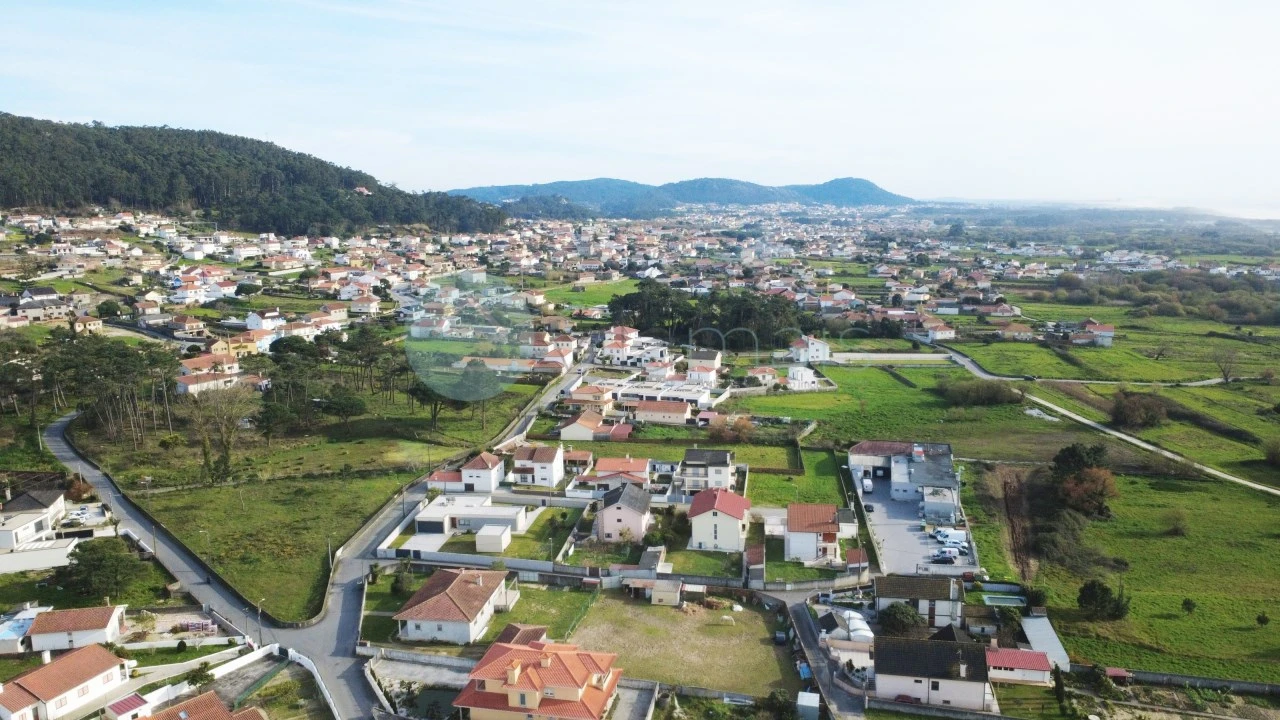 Moradia T4 para Venda em Chafe Foto 10