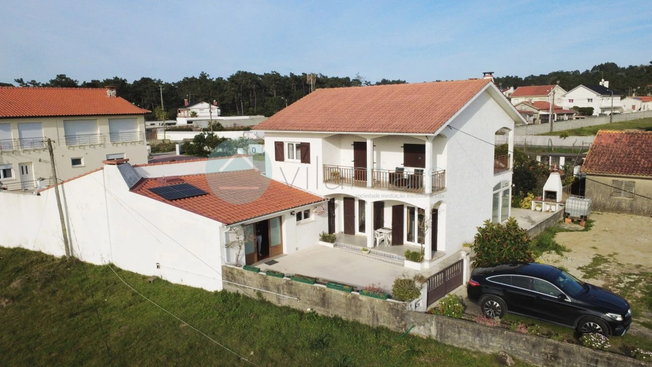 Moradia T4 para Venda em Chafe Foto 3