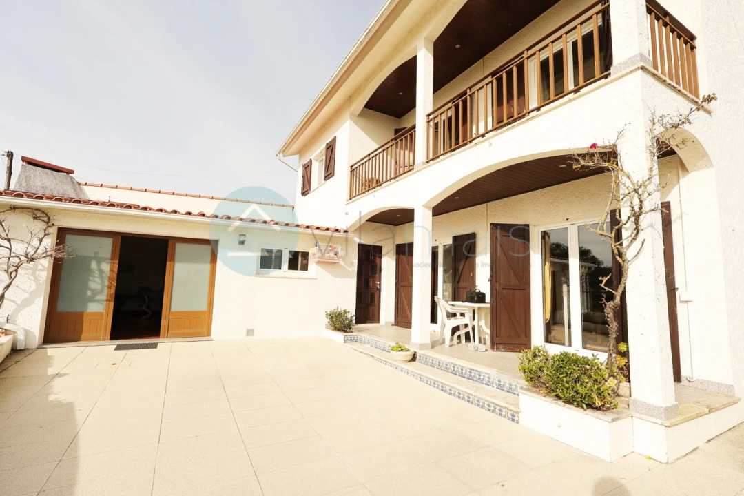 Moradia T4 para Venda em Chafe Foto 4