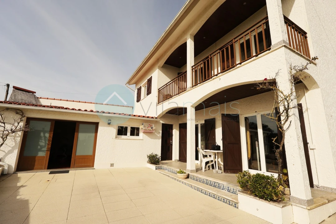 Moradia T4 para Venda em Chafe Foto 7