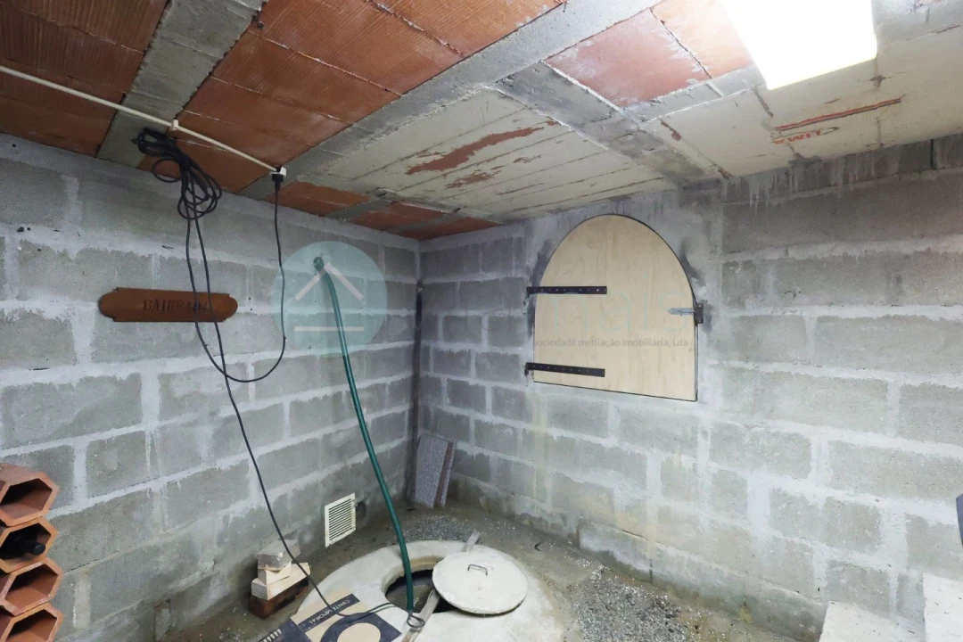 Moradia T4 para Venda em Chafe Foto 15