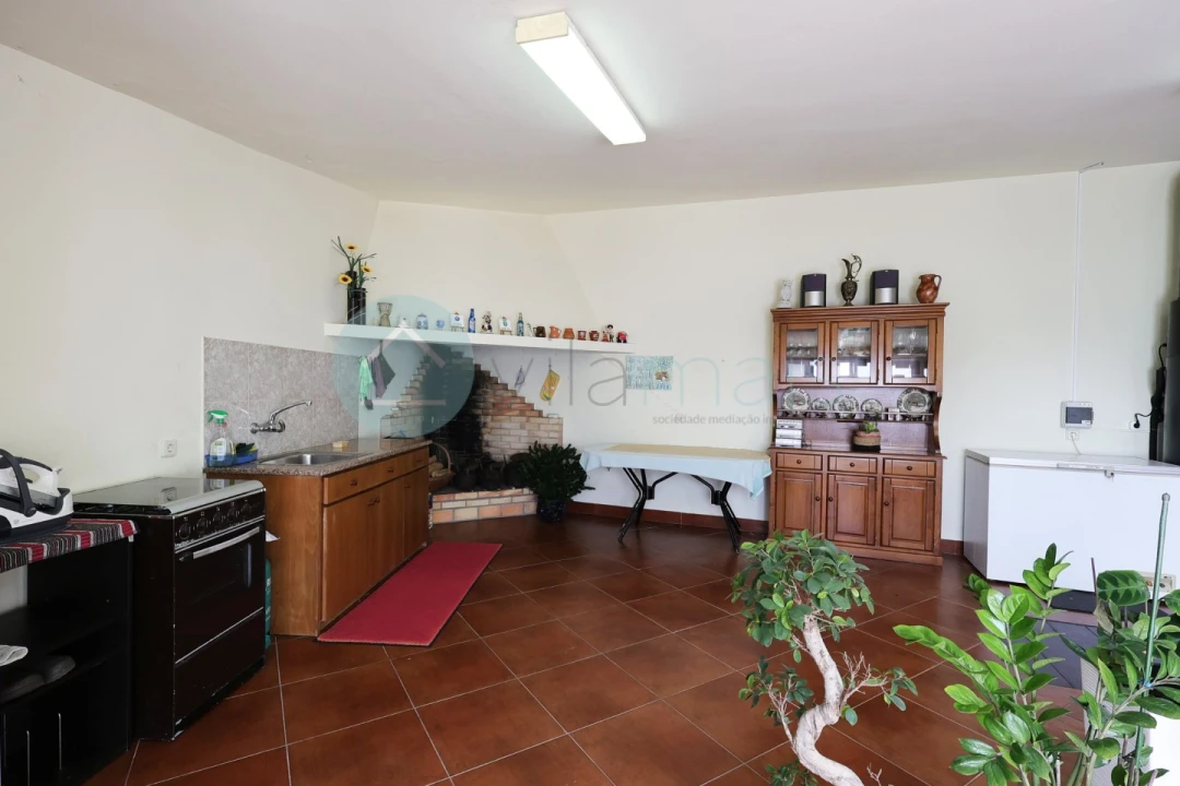 Moradia T4 para Venda em Chafe Foto 21