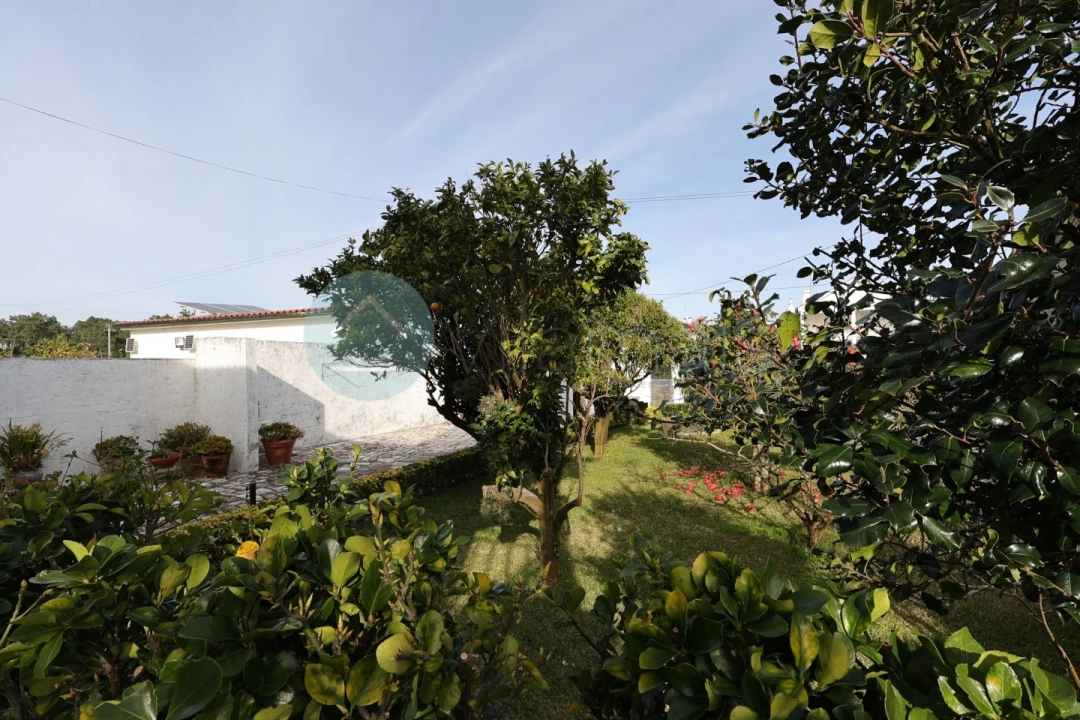 Moradia T4 para Venda em Chafe Foto 31