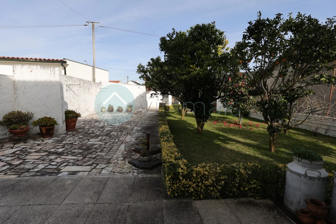 Moradia T4 para Venda em Chafe Foto 34