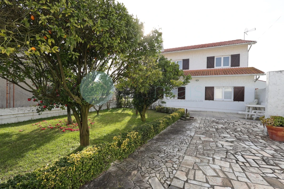 Moradia T4 para Venda em Chafe Foto 38