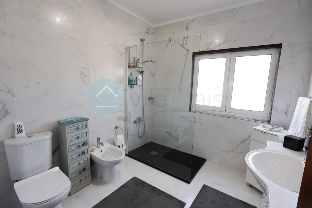 Moradia T4 para Venda em Chafe Foto 64