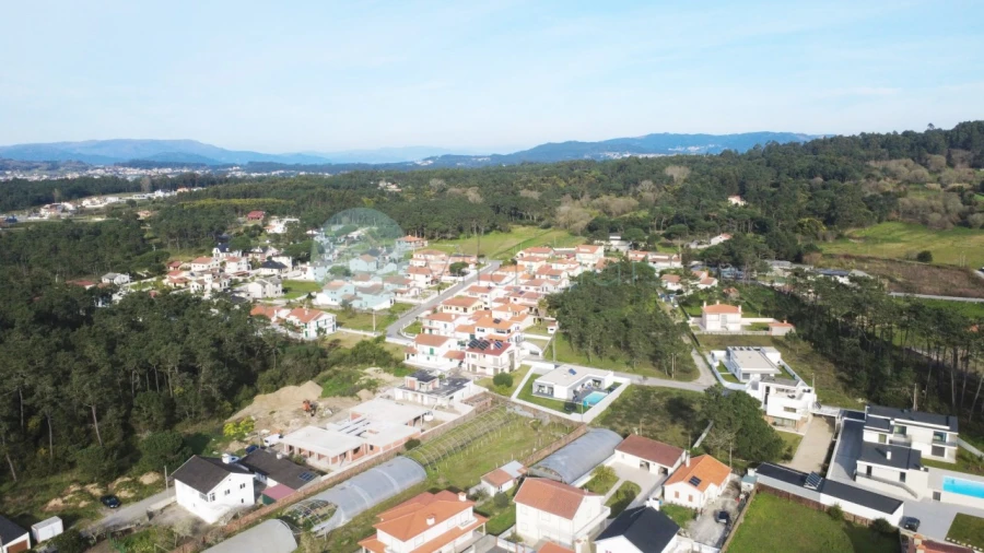 Moradia T4 para Venda em Chafe Foto 8