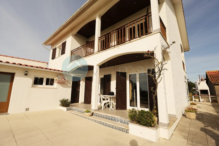 Moradia T4 para Venda em Chafe Foto 6