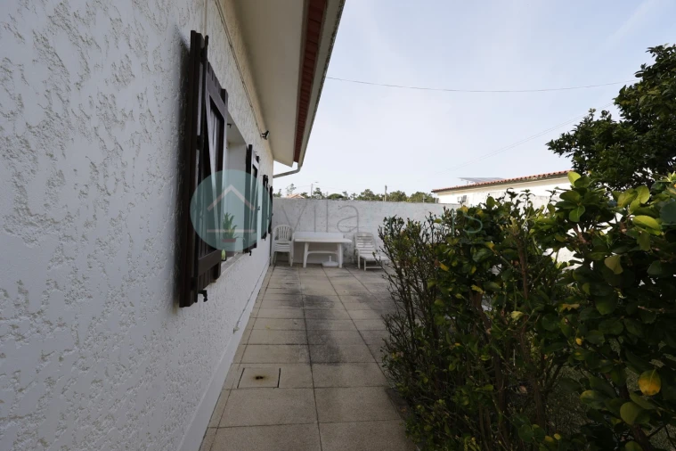 Moradia T4 para Venda em Chafe Foto 30